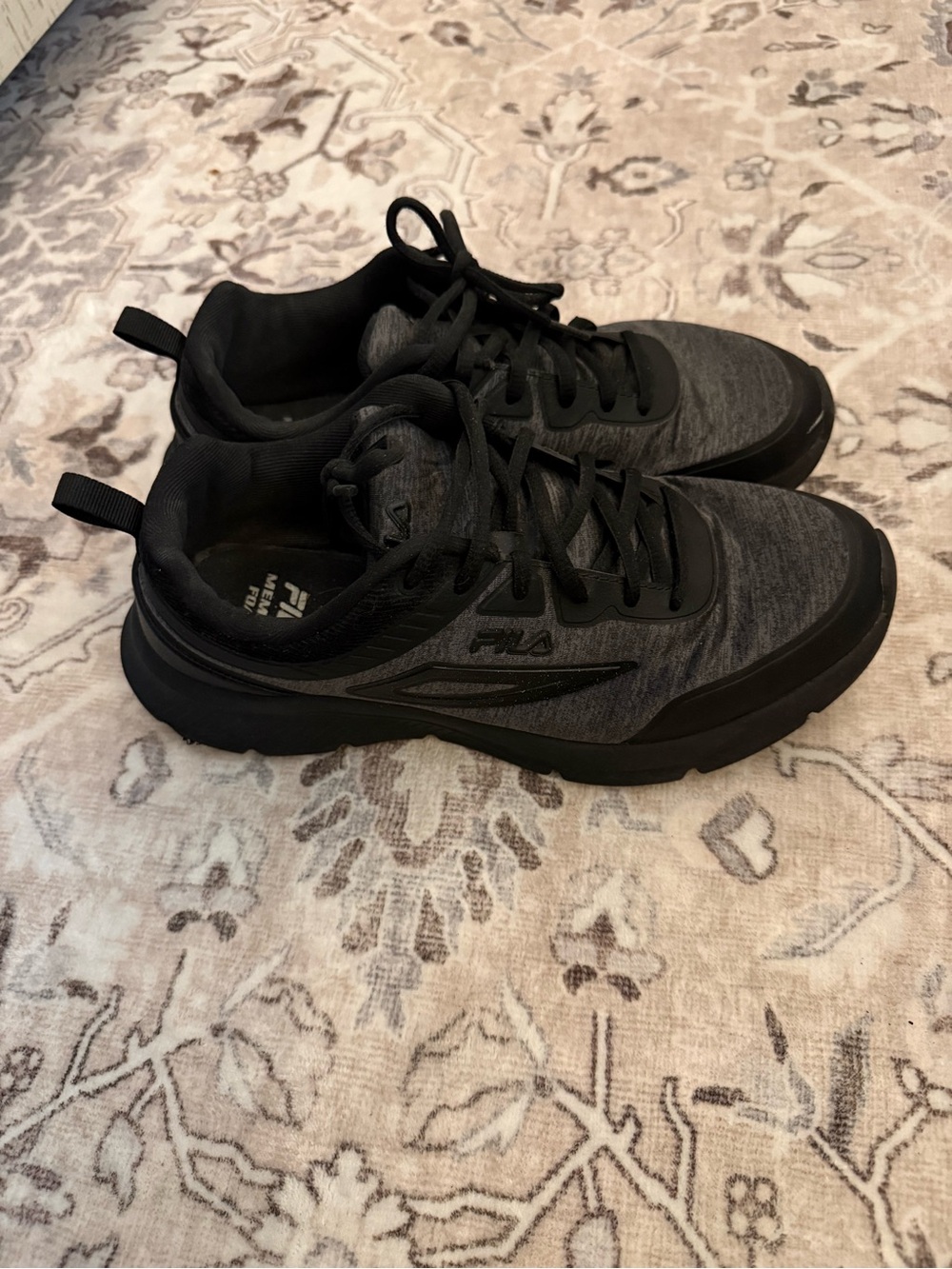 Fila Men's Black and Gray Low-Top Sneakers